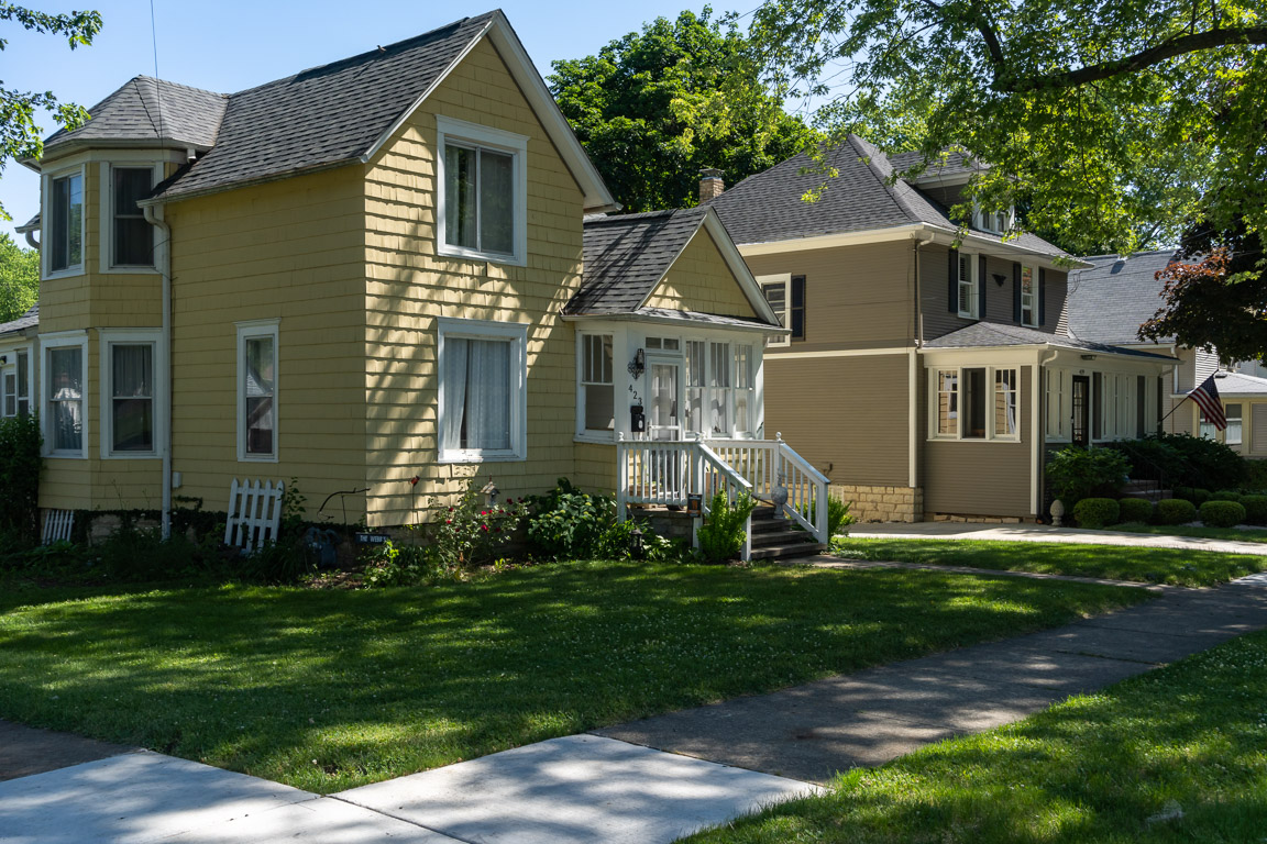 Neighbors - Yellow with Shake Shingles and Gray