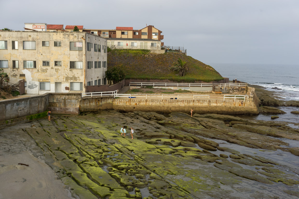 Ocean Beach - Apartments Low Tide with Groups