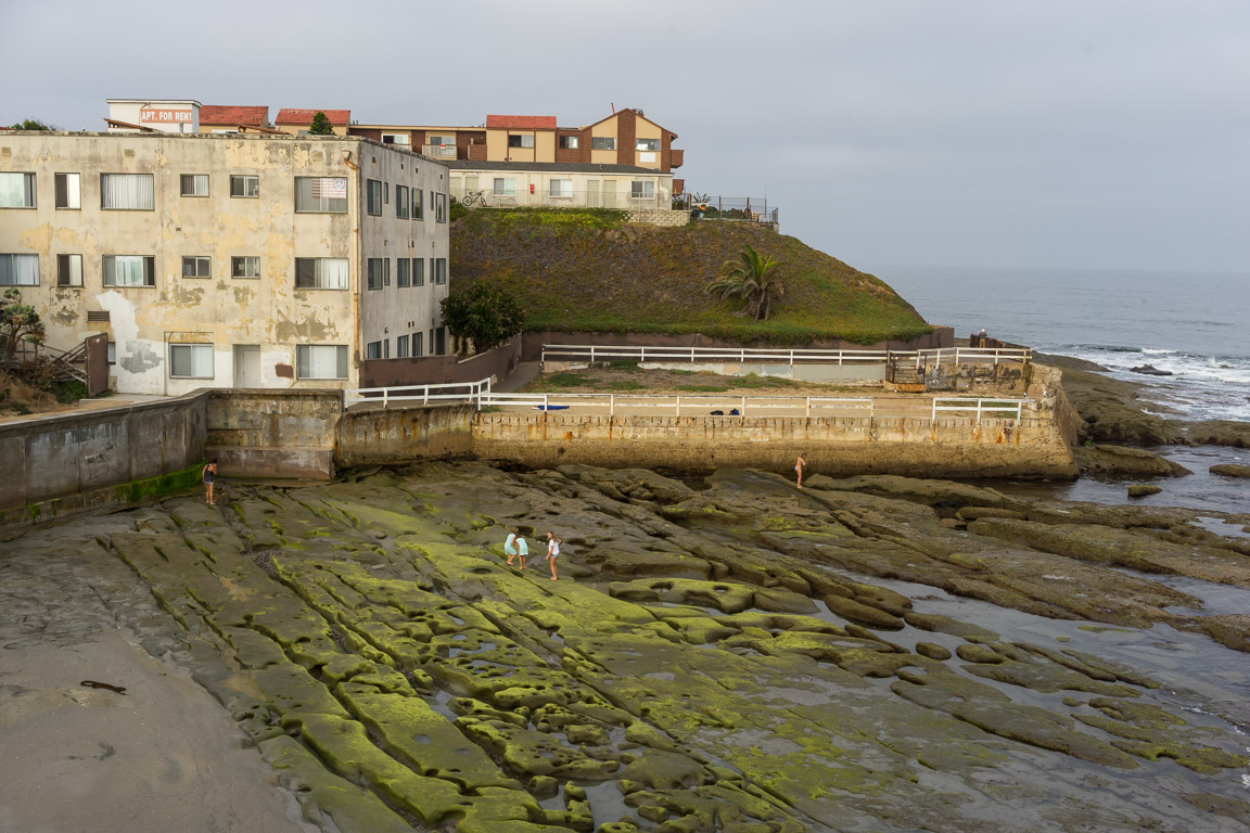 Ocean Beach - Apartments Low Tide with Groups